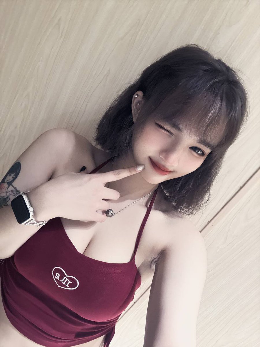 lei22206's tweet photo. 被叫鐵公雞了
因為都不買新衣服
阿唷
我認真賺錢
是為了買一台自己的dream car
多買一件衣服
就離我的夢想遠一小步
所以
鐵公雞有自己的算��啦
#腰酸背痛 #微肉女孩 #工作室 https://t.co/gwWPrhvakf