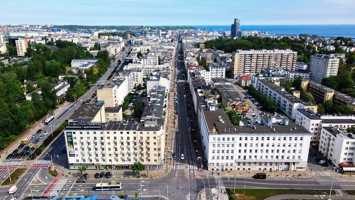 kultura_gov_pl's tweet photo. Mamy to! Modernistyczne Centrum Gdyni właśnie zostało wpisane na Listę światowego dziedzictwa UNESCO. To 18. Polskie dobro w tym zaszczytnym gronie i co tu dużo mówić idealny prezent na tegoroczne 100. urodziny miasta. 

Fot. @MiastoGdynia https://t.co/uXSusxHoK5