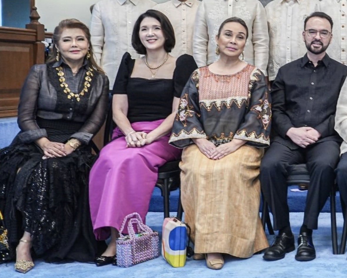 bonnibeabel's tweet photo. In their heads: “we are making a statement” 

Us: “ang dumi nila tignan, ang aacm” 

📸: jan jan lang https://t.co/ZNVhNl0Bz6