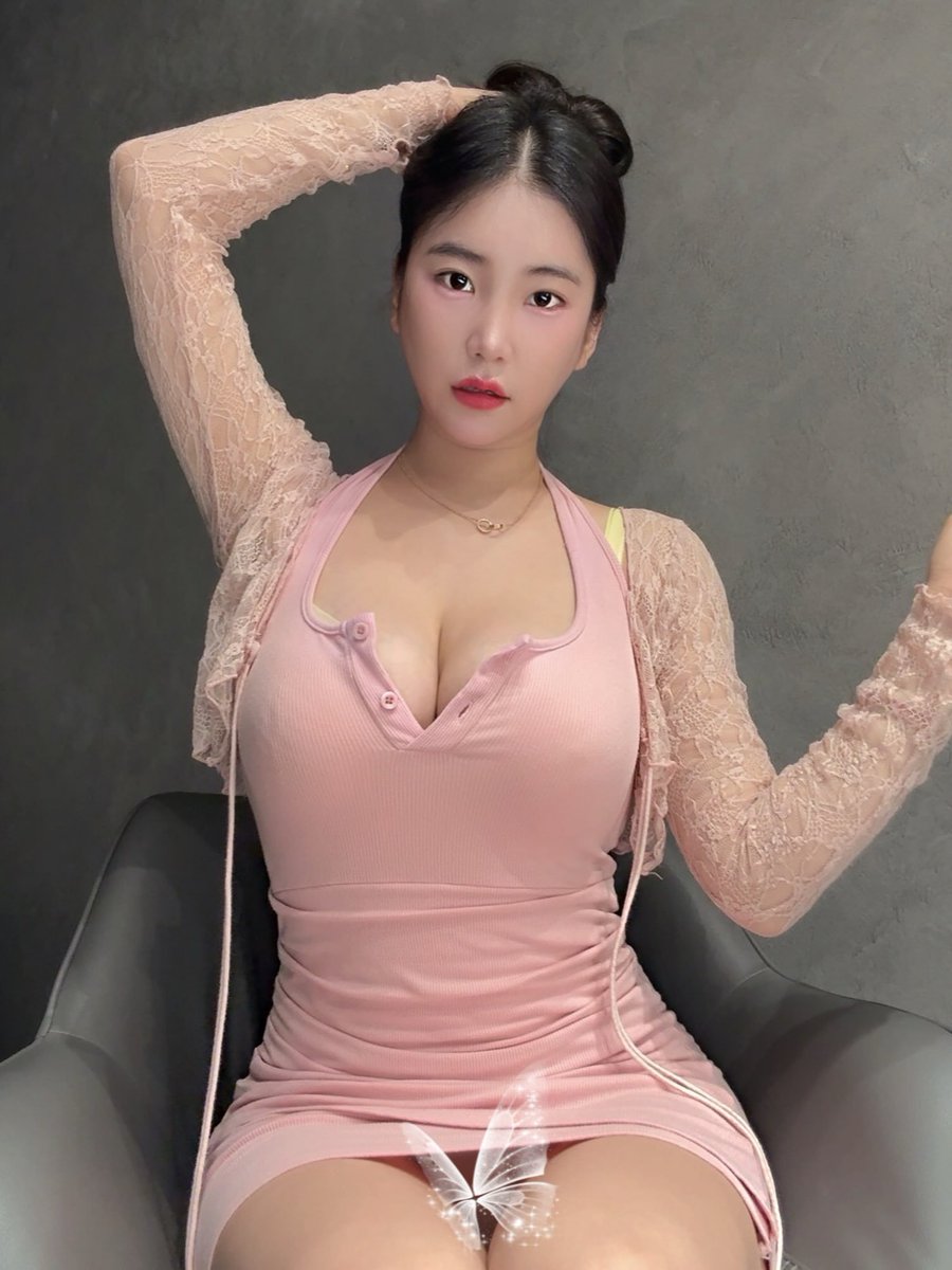 coninarea's tweet photo. 하루하루 곁곁이  
#육덕 #몸매 #ootd https://t.co/S6kfiELOhJ