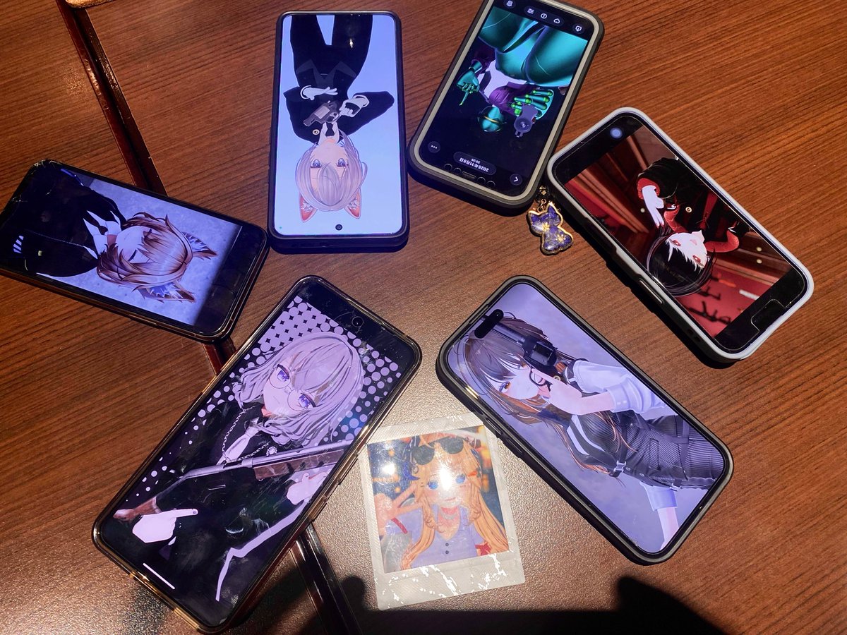 metal_opossum's tweet photo. vrchatの激ワル武器屋さん
店長とディーラー等が
馳走と美酒を交わしたそうですよ皆様方。
🐅🐈🦊🐐🐇🐉🪲

またやりましょう！ https://t.co/5qki1RCSqy