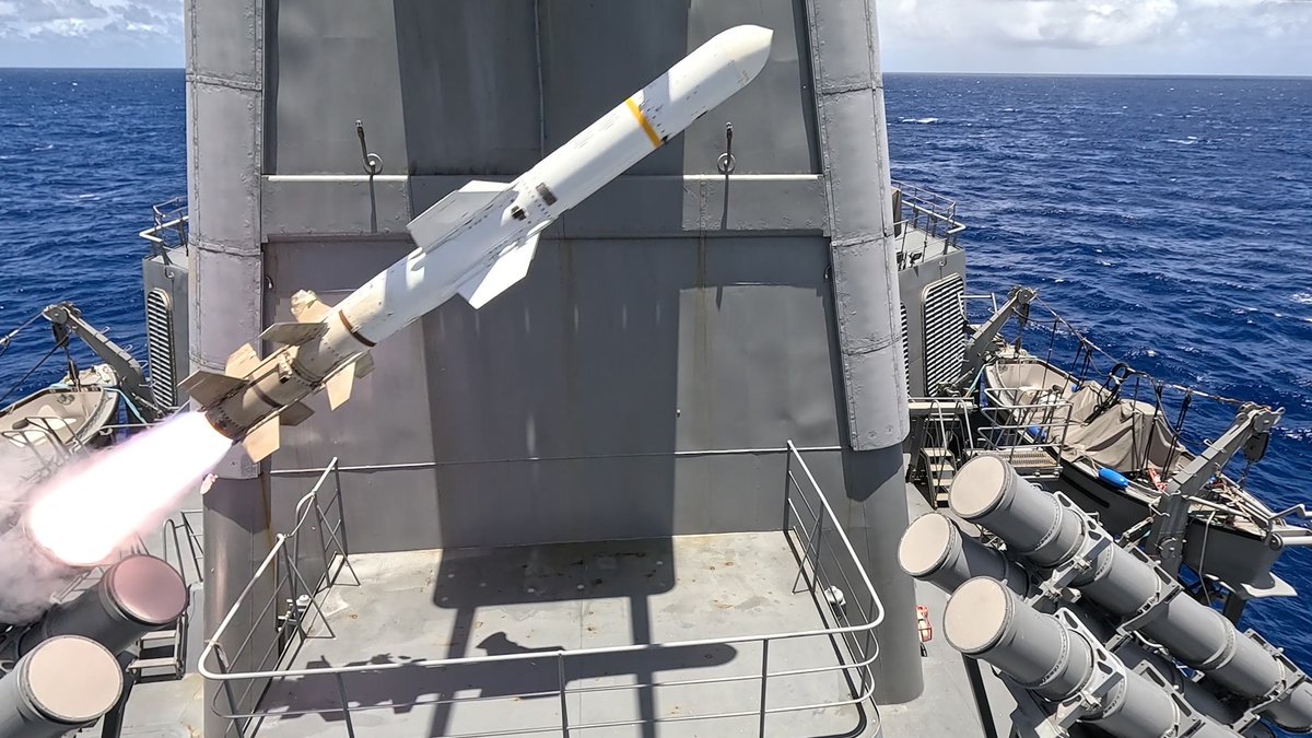 JMSDF_PAO's tweet photo. 【#RIMPAC2026】
RIMPAC2026において、海上自衛隊はミサイル射撃訓練 #SINKEXを実施しました。実践的な訓練を通じて、戦術技量を向上させるとともに、��盟国・同志国との連携強化を図る素晴らしい機会となりました。⚓🌎🤝
#IPD26 #RIMPAC26 @RimofthePacific https://t.co/pSL6jjD7SH
