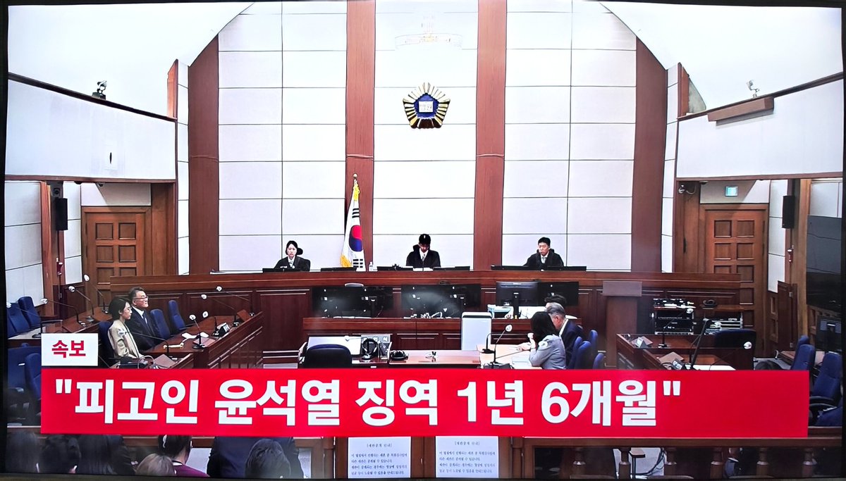 EomYoungHark's tweet photo. 제원이는 가버렸고, 성동이는 시방 뭐 한다냐? 동혁아 니가 싸인 멋지게 한 번 해부려라! https://t.co/olvtYXljno
