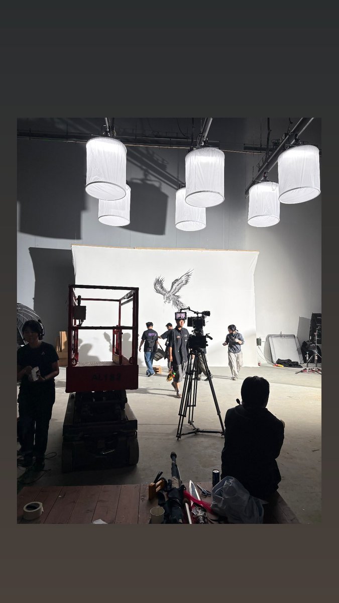 detii0730's tweet photo. The staf really really work hard for WayV! 😭🫶✨️ https://t.co/zzLMOIY3hj
