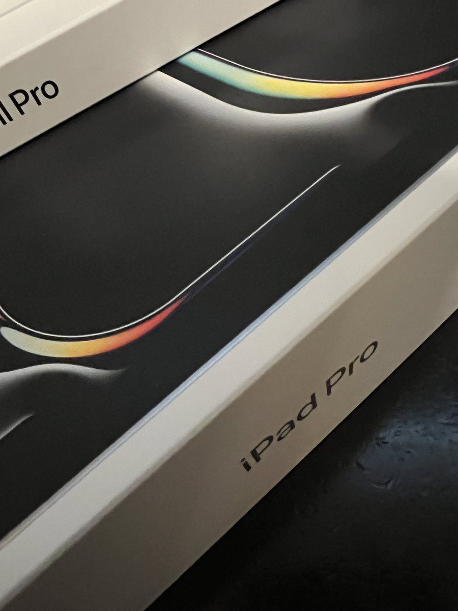 legendaryUNAPOP's tweet photo. iPad Pro届いた https://t.co/XclIpTdJiD