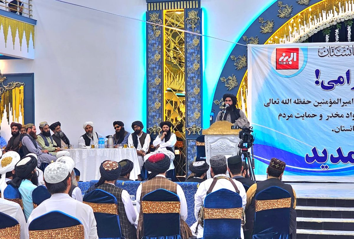 MkhlsM52346's tweet photo. د بلخ ولسوالۍ ځایي دیني عالم او د غونډې ګډونوال وایي:

انساني قاچاق په اسلام کې حرام عمل دی، چې د ټولنې لپاره یو خطرناک او هلاک کونکې پایلې لري. https://t.co/51759VXLrS