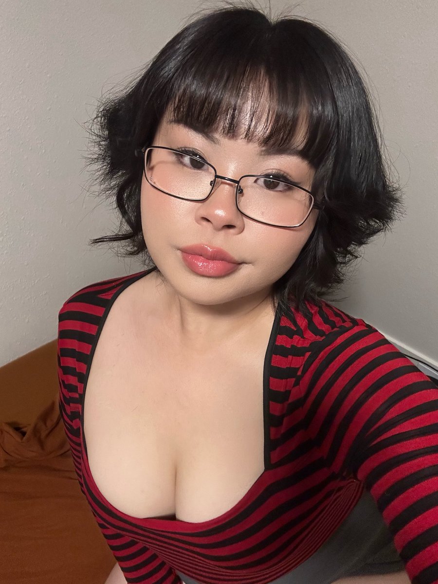 gaiagiirl's tweet photo. Cute &amp; sexy all in one <3 https://t.co/X6g7DkU78D