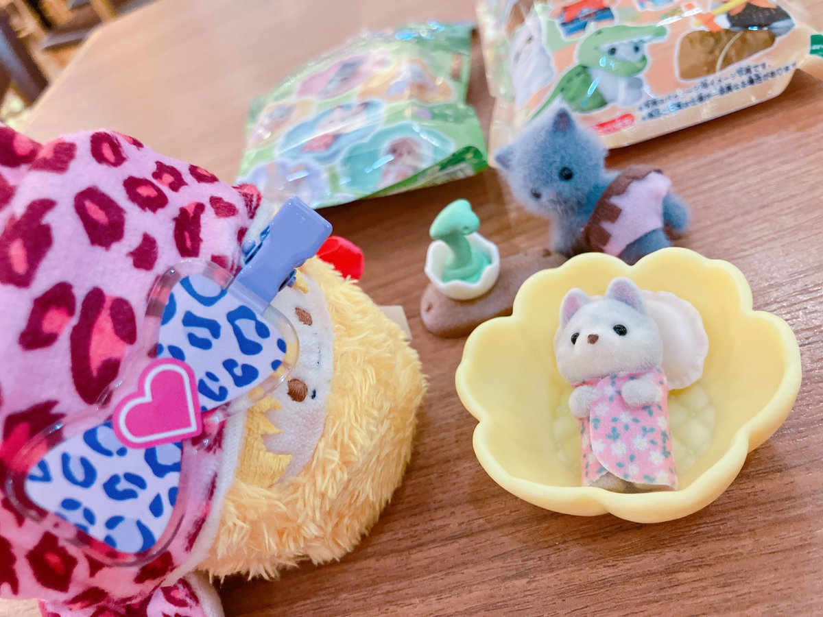 md_kuga's tweet photo. 最近できた推しの影響でシルバニアガチャが止まらん、赤ちゃんたち可愛すぎる、たぴ怪獣くらいでかく見える https://t.co/Ekrh6X2LaV