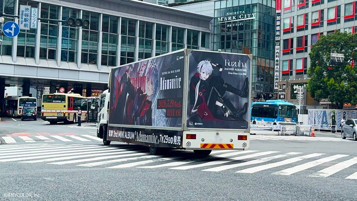 nijisanji_app's tweet photo. ✥♦️━━━━━━━━━━♦️✥ 
      #葛葉2ndミニアルバム
　　#葛葉ワンマンライブ 
　　      　広告情報
✥♦️━━━━━━━━━━♦️✥

葛葉 2nd MINI ALBUM「Adamantite」発売と
Kuzuha One-Man Live "Bloody Alexandrite"開催を
記念して渋谷エリアにアドトラックが走行します

お近くにお越しの際はぜひご確認ください🍷

-✦-場所
渋谷駅周辺

-✦-期間
7月27日(月)〜8月2日(日)12:00頃〜19:00頃