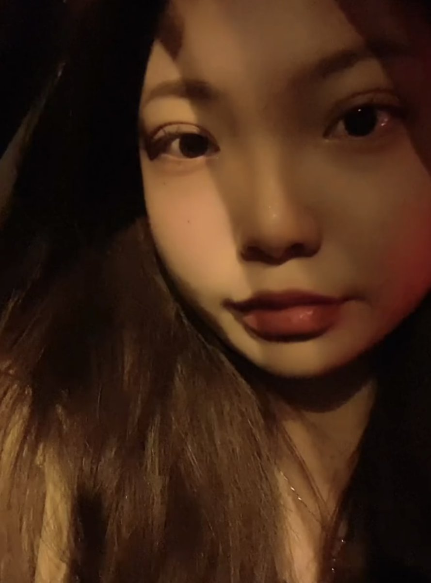 zhzushw1's tweet photo. 贱狗的女神亲妈孔维琪，废物贡献我的女神亲妈，想当她一辈子的狗。废物小鸡吧根本配不上孔妈，所以把女神亲妈贡献给大鸡吧野爹，让野爹把自己的女神亲妈草成懒逼，贱狗再爬过去跪在亲妈脚下给亲妈磕头舔脚，求亲妈让贱狗给她清理野爹操过的烂比。#女神 #女性崇拜 #绿帽 #反差 #贱狗 #出卖 #上贡 #女大 https://t.co/ShLdXiREiB