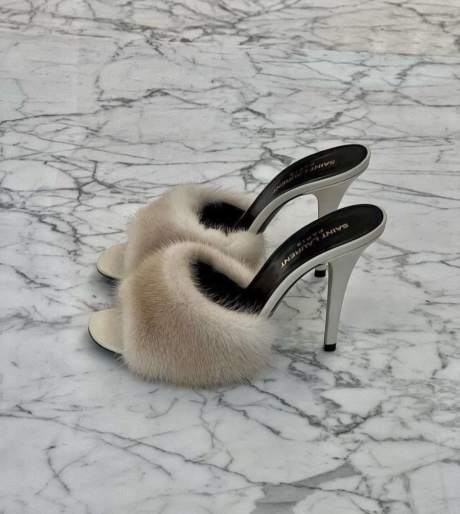 softtinted's tweet photo. ysl fur details https://t.co/8SU21qu5xe