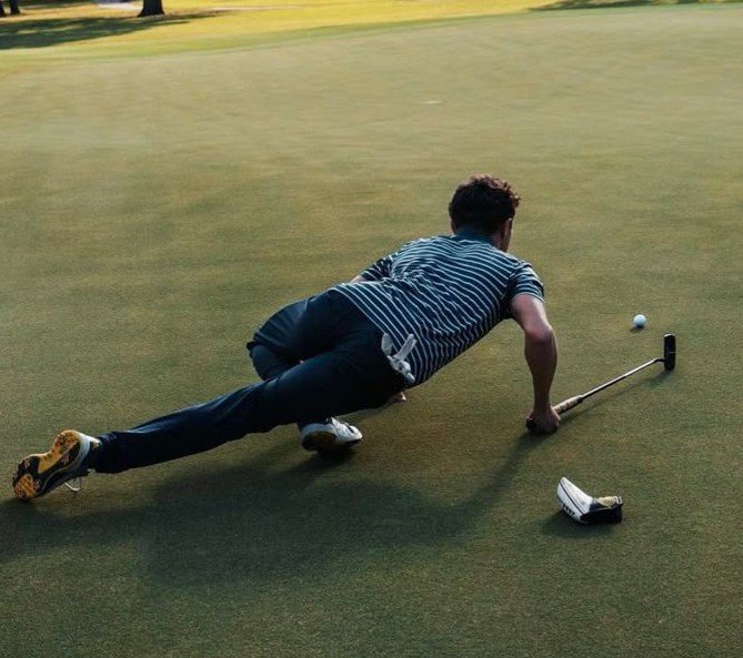 Pray4Landussy's tweet photo. Lando and his weird golf poses 😭 https://t.co/HcLk80v6eA