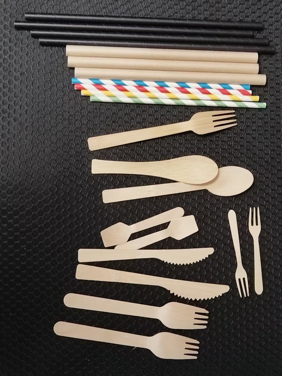 gzecopack12's tweet photo. Paper straws and wooden cutlery  – actual product photos https://t.co/v14axWgU3R
