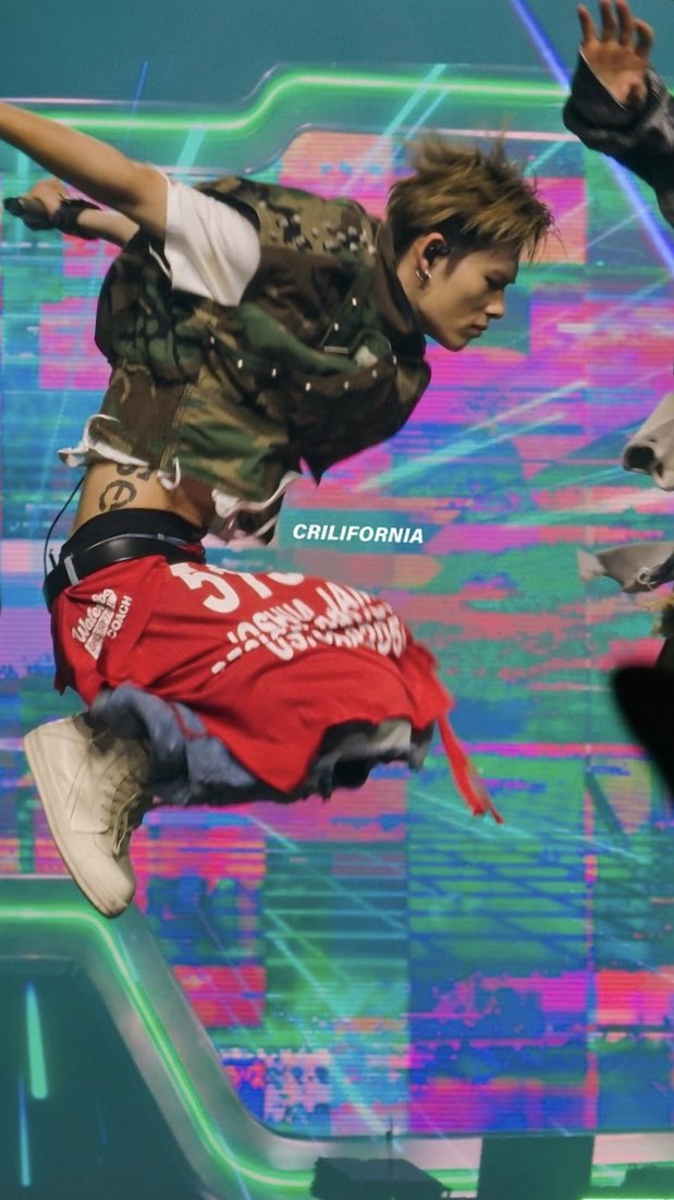 allforchulsoo's tweet photo. THIS IS SUCH AN ICONIC PIC OF NI-KI OMG https://t.co/nulluLcndU