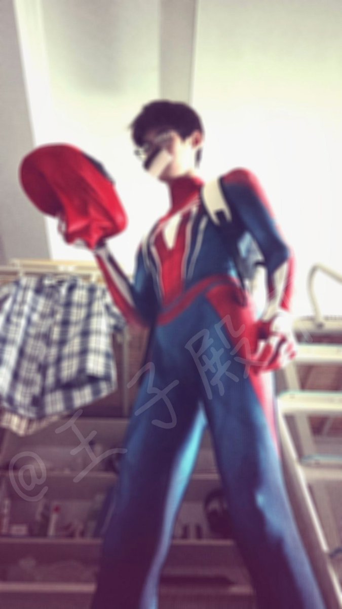 wangzi_dianxia's tweet photo. 可以穿成这样去看蜘蛛侠电影吗，宝宝
#蜘蛛侠 #蜘蛛侠崭新之日 #蜘蛛侠cos #Spiderman #Spidermancos #紧身衣男 #男大学生 #男大 https://t.co/4MBXgHS55a