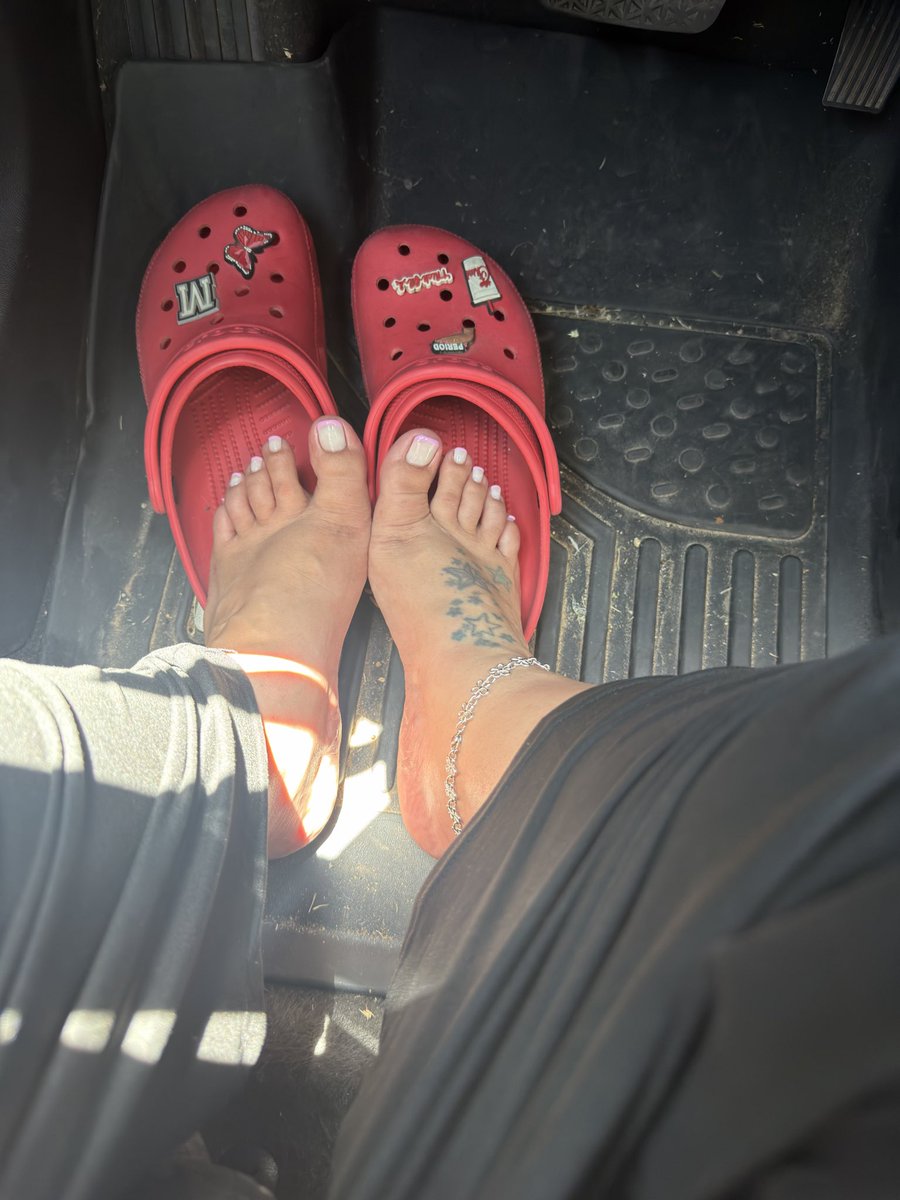 Cosmic_Buttrfly's tweet photo. @FeetFinder https://t.co/S9lmJHJEnM