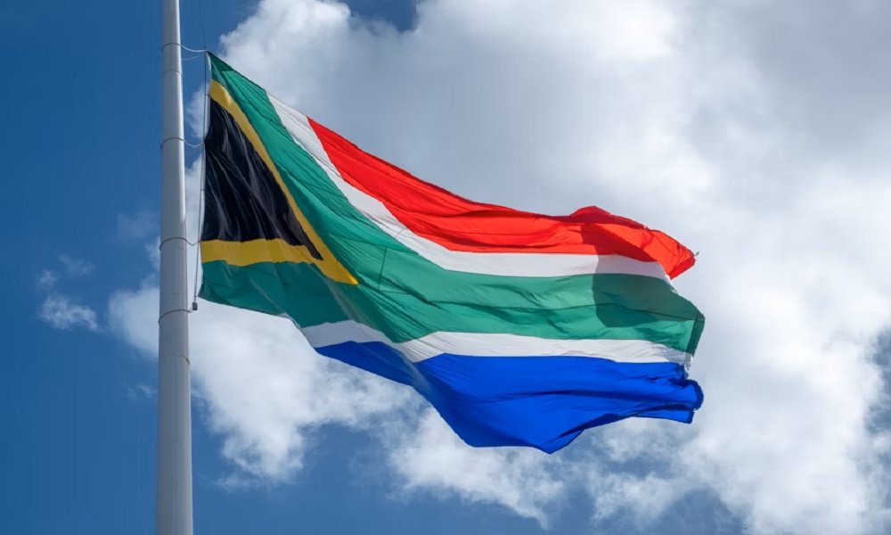 SAfmRadio's tweet photo. [ON AIR] Briefing focus: Is SA a failed state? Xolelwa Kashe-Katiya - Project Lead: @SAScenarios2030 and @william_gumede - Associate Professor @Wits_WSG and founder @DemocracyWF on #TheNationalBriefing #sabcnews https://t.co/Qv3PhV2fU2