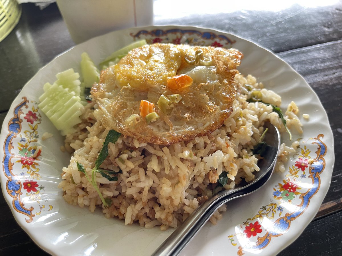 110cc52's tweet photo. กระเพาหมูสับ ไข่ดาว ริมทางเท่านั้น 💨🧗‍♀️ https://t.co/e1vgE4yWxP
