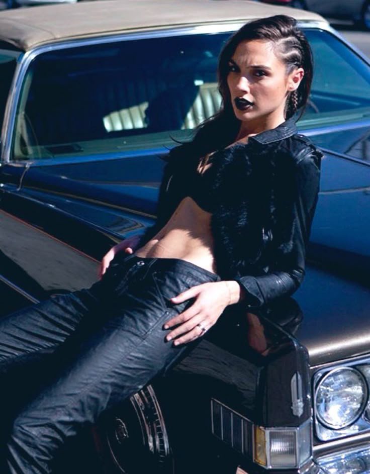 GalGadotr8b6's tweet photo. What do you think my love? 😘💖 
#galgadot https://t.co/JeytPAYlYZ