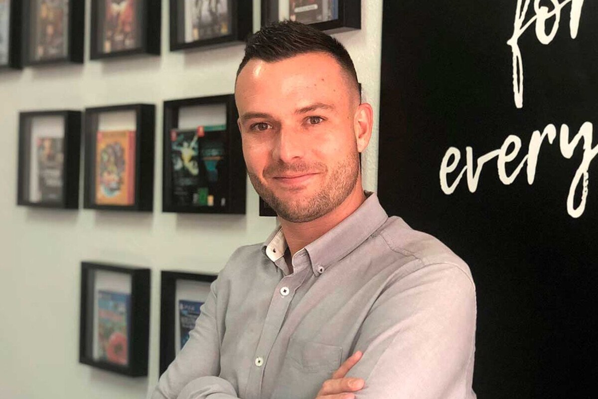 3djuegos's tweet photo. 💿 Meridiem se reinventa tras EL GOLPE DE PLAYSTATION al formato físico

Sergio Palacián, CEO, cree que la imagen de Sony "va a quedar muy dañada" tras abandonar los discos en 2028

Meridiem seguirá defendiendo el formato físico, aunque ya estudia cómo adaptar su negocio al nuevo escenario

La compañía ha dado el salto al sector editorial con colaboraciones junto a GTM y Héroes de Papel

Su objetivo es convertir los libros sobre videojuegos y cultura pop en una nueva fuente importante de ingresos

🤔 ¿Crees que las distribuidoras deberían reinventarse o seguir peleando para mantener vivo el formato físico?

👉 https://t.co/rFSdcsSDrZ

#3DJuegos #PlayStation #FormatoFisico #Meridiem #Videojuegos