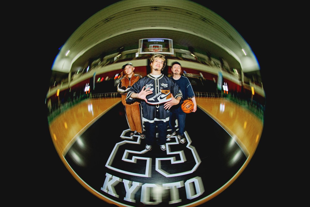 10FEET_OFFICIAL's tweet photo. #京都大作戦2026
×
Jordan Brand特化型コンセプトストア「#TOKYO23」
今年もコラボレーションが実現！
京都大作戦 鞍馬ノ間や源氏ノ舞台で、
10-FEETメンバーが本コレクションのAIR JORDANを履いて、ミュージック×バスケの最高なエンターテインメントを繰り広げた様子を公開！
https://t.co/uiOZ4qe8nl https://t.co/kl3txOnmK1