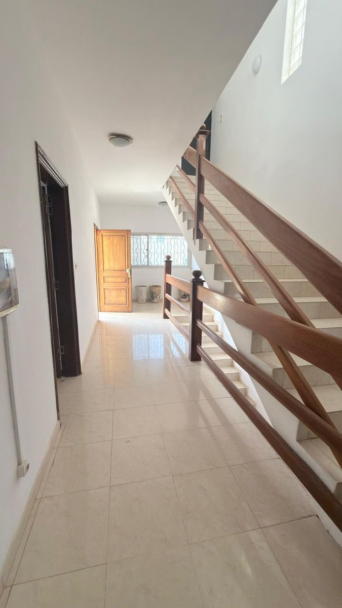 BusinessGalsen's tweet photo. DAKAR MERMOZ 

Villa R+1 de 217m2 à vendre-mermoz. 
type F5+
4 chambres 2 salon 4 salles deau + dépendance domestique + toilette domestique cuisine avec placards de rangement + arriere cour 
la villa dispose de garage privatif supresseur, une bache d’eau,terrasse

Prix : 280 millions francs CFA

CONTACTS :
galsenbusiness@yahoo.com 
galsenbusiness@outlook.com
Téléphone & whatsapp (+221)773052217

Lien whatsapp : https://t.co/2qlWaiDeqY
