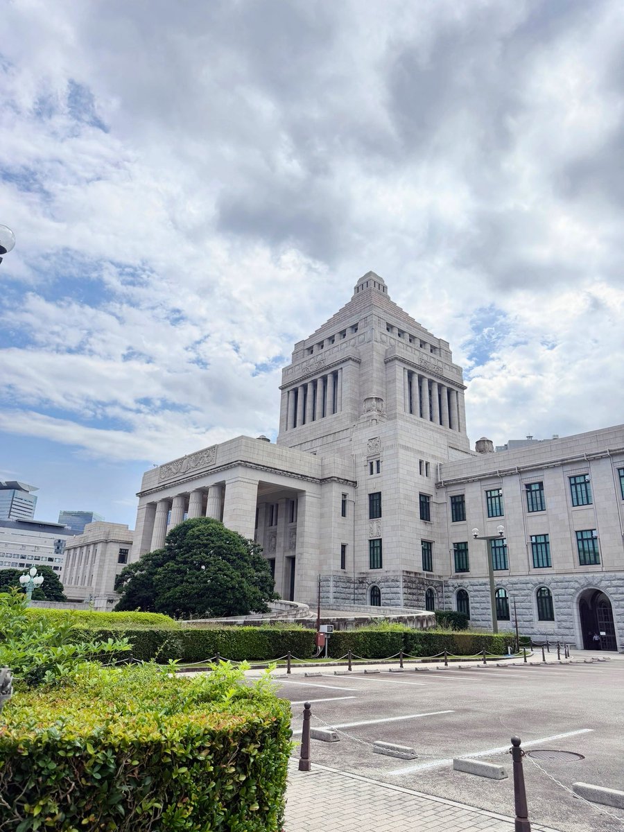 shiomuraoffice's tweet photo. 国会は金曜日に閉会しましたが、閉会中も見学をお受けしています！
夏休みにぜひ、お子さまもご一緒にどうぞ👶5名様より、お気軽にお問い合わせください。

なお、塩村は現在治療のため入院中ですが順調に回復しております。皆様にはご心配をおかけし申し訳ございません。

#国会見学 https://t.co/2DZM54pcW6