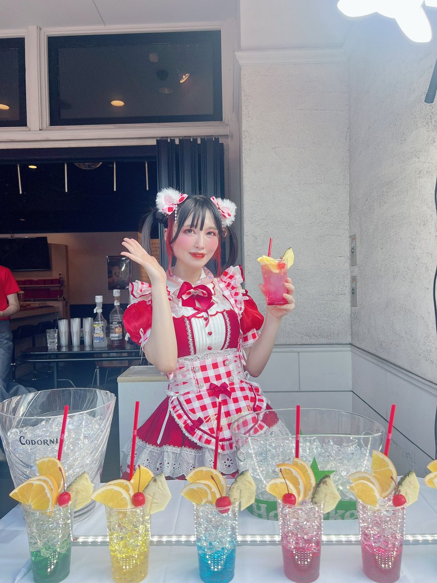 rexusriko's tweet photo. 火の海祭りありがとうございました✨
夜抜けたのに多くの仲良し様来てくれて、沢山差し入れ本当にありがとうございました🥹いつまでも大事にしてくれてありがとう🥹
売り子より、現場全体を把握して動かすほうが得意だったみたいなので、来年からは土曜のみコスプレになりそうですw
#火の海祭り https://t.co/OhhFP5Deyz
