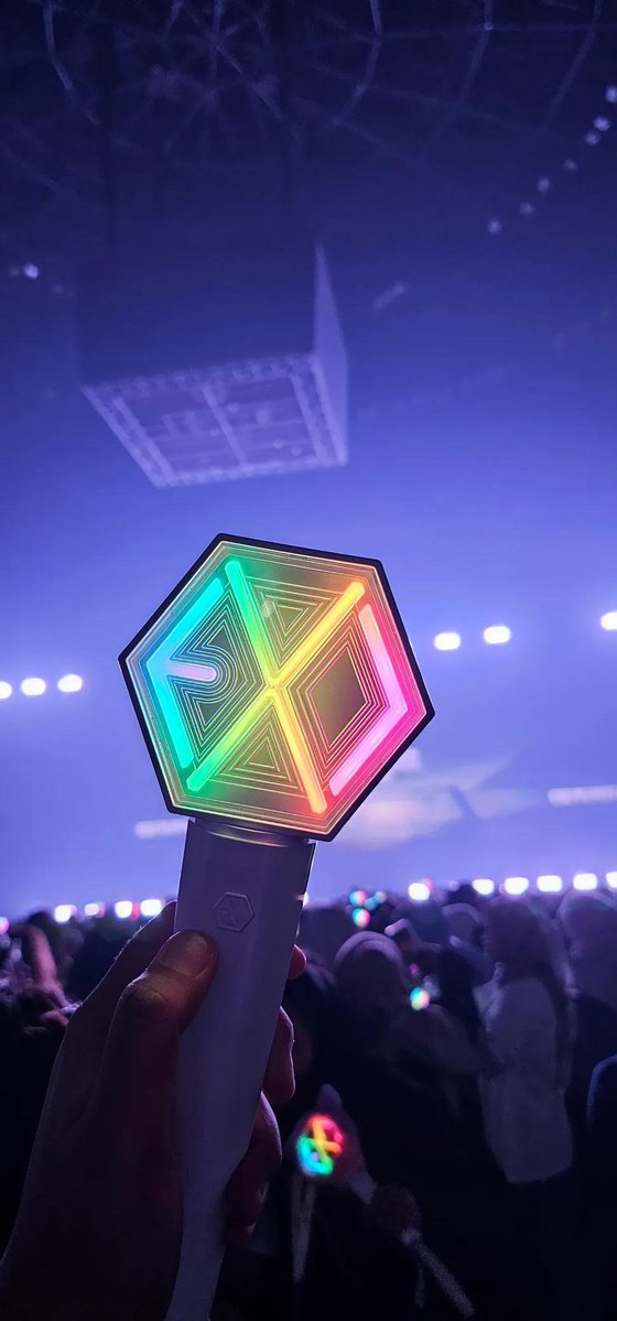 luvubaek506's tweet photo. thank you exhorizon, semoga bisa bertemu lagi di exo planet selanjutnya 😭🥺 https://t.co/64sOnnAj1t