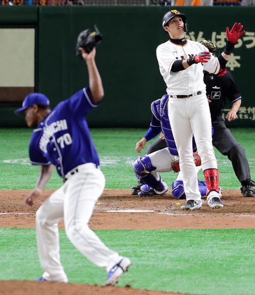 natade_cocon's tweet photo. 12球団所属でもない選手の引退報告が2万いいねって、どれだけ陽岱鋼がファンに愛されていたかが分かるな

ちなみに俺は坂本と遊んだときのプリケツバントと、ロメロの芸術点高いグラブ投げが好き https://t.co/3RULW8musQ