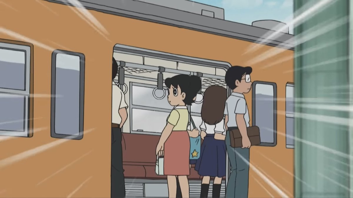 shin_tokoRAPID's tweet photo. ドラえもんに旧101系？出てきて電車フェイス笑
のび太くんは練馬住みなので池線に走っていた頃の旧101？のイメージなのでしょう。

何故かオレンジですが、グロベン・菱パン・戸袋窓がきちんと描かれていて良いですね。駅名標も西武の旧デザインに寄せてあります✨️ https://t.co/raCjPHyH5Y