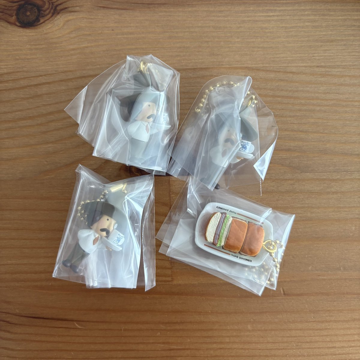 Qm33wL's tweet photo. コメダ珈琲店　マスコット　食玩　交換

譲】コメダンディ　カツパン

【求】コメダブレンド　カフェオーレ

郵便交換希望です📮
お気軽にお声掛けください😊 https://t.co/4OvQ04uMyF