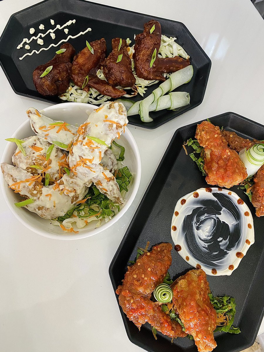 Ade_775's tweet photo. Some like it spicy hot 🌶️, some can’t resist it creamy 🤤, and others swear by that sweet bbq goodness 🍯🔥.

The real question is… which team are you on? 👀
❤️ Team Peppered Wings
🤍 Team Creamy Wings
💛 Team BBQ Wings https://t.co/ZtfIJrpScW
