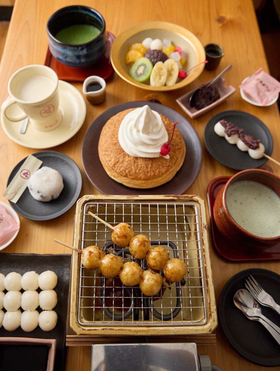 KomedaOfficial's tweet photo. ＼国分寺におかげ庵オープン🍵／

2026年7月31日(金)、国分寺駅直結のミーツ国分寺に 「コメダ和喫茶 おかげ庵」が誕生！
ほっとひと息つける和の喫茶時間をお届けします✨

おかげ庵とは？
おかげ庵は、コメダが手がける和の喫茶店🍵
お抹茶や和甘味、お食事を楽しみながら ゆったりくつろげるお店です🌿

おすすめメニュー
まずはこれ👇
🍡 自分で焼くおだんご 
🍵 お抹茶
🍦 抹茶シロノワール
おかげ庵ならではの和の“くつろぐ、いちばんいいところ”をお楽しみください✨

📍おかげ庵 ミーツ国分寺店
■開店日　   2026年7月31日（金）
■場所 　     東京都国分寺市本町3-1-1
　　　　     ミーツ国分寺 3階 （国分寺駅直結）
■営業時間  7:00～21:00
※7/31（金）～8/6（木）は7:00～18:00の短縮営業となります。

おかげ庵公式HP
https://t.co/LPsQOAkqZ2