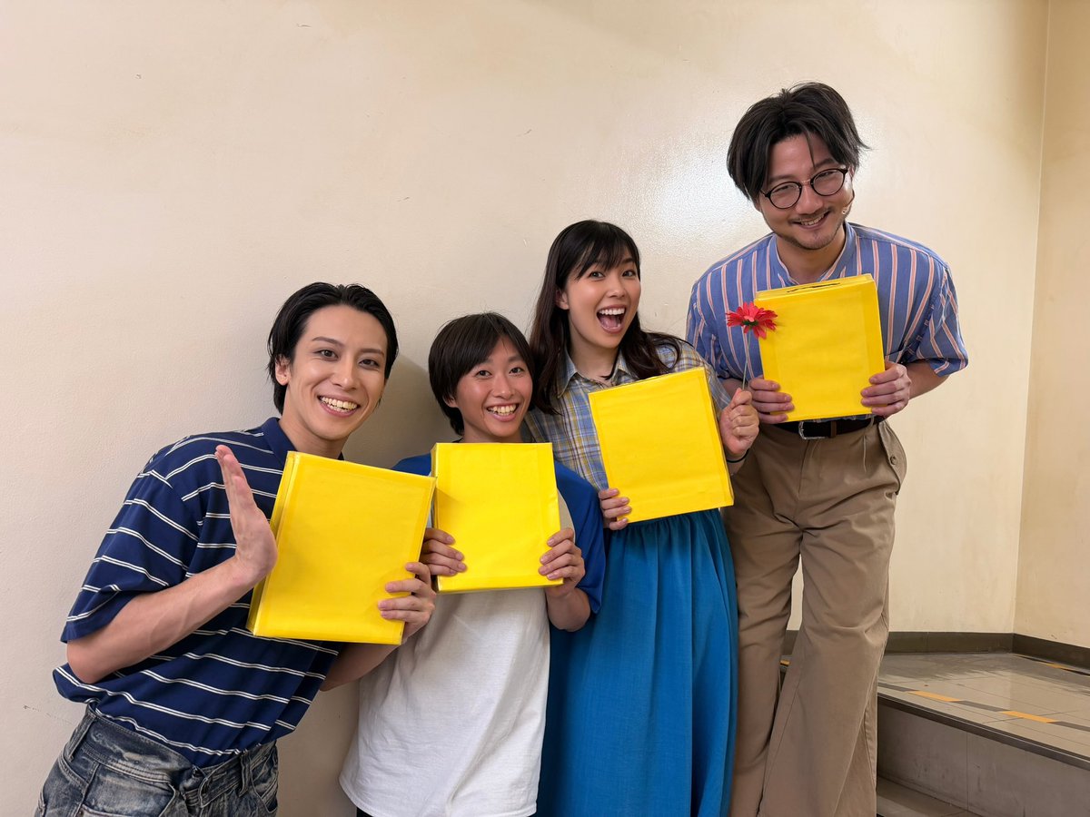 shimbaru_minami's tweet photo. #チェンステ　４公演目もご来場の皆様ありがとうございました💣

素敵な笑顔の（何度でも言う）4人組です。
夜公演も、ハイパー笑顔で頑張ります！！

募金お願いします！！ https://t.co/Z97qOhE14j