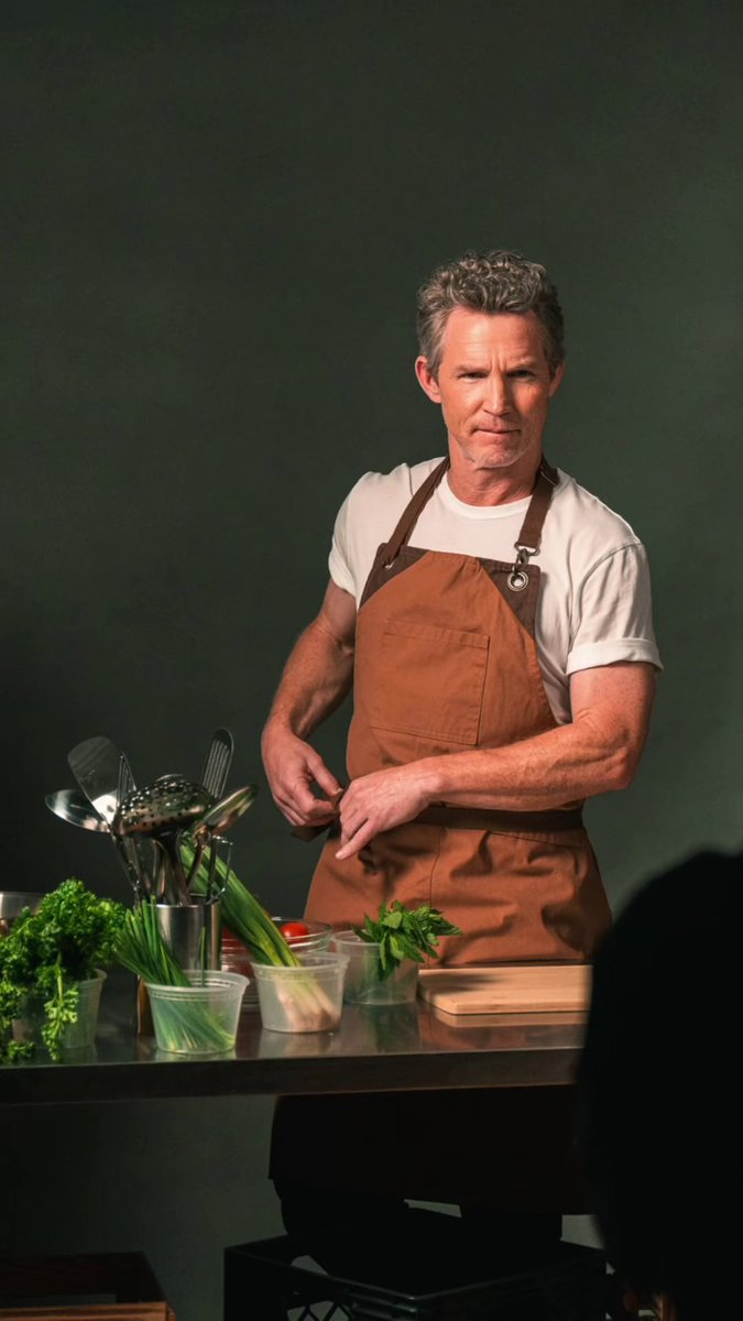 rollerskategirl's tweet photo. Sexy chef come backkkk!!! Come fuck me crazy and then cook me a michelin star meal https://t.co/uX4RaZxK06