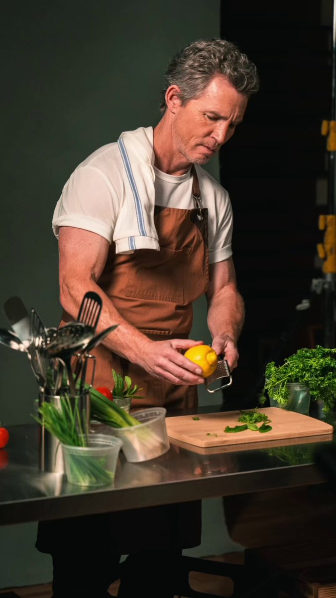 rollerskategirl's tweet photo. Sexy chef come backkkk!!! Come fuck me crazy and then cook me a michelin star meal https://t.co/uX4RaZxK06