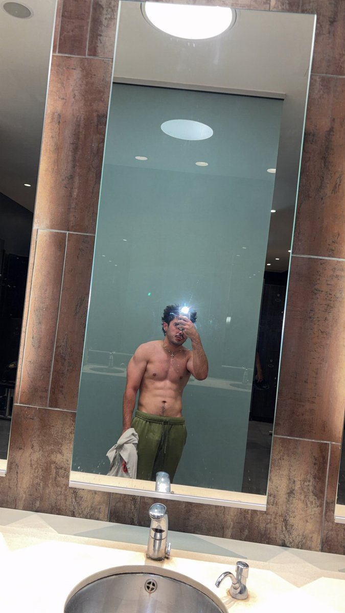 Aaronxm14's tweet photo. Gym lately https://t.co/vBR0WSPkkq