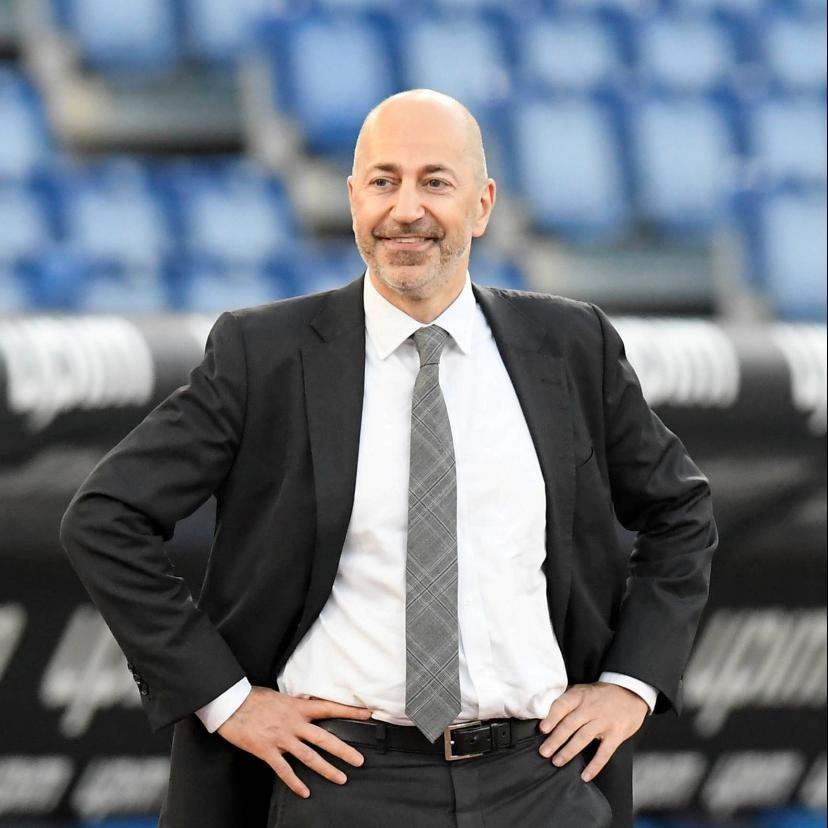 Angelog1996's tweet photo. L'unico in grado di mettere una museruola a quel megalomene di Maldini facendolo passare per un grande dirigente, quando al massimo poteva fare il Team Manager.

Ad avercene di dirigenti così https://t.co/jeLGUK1TK1