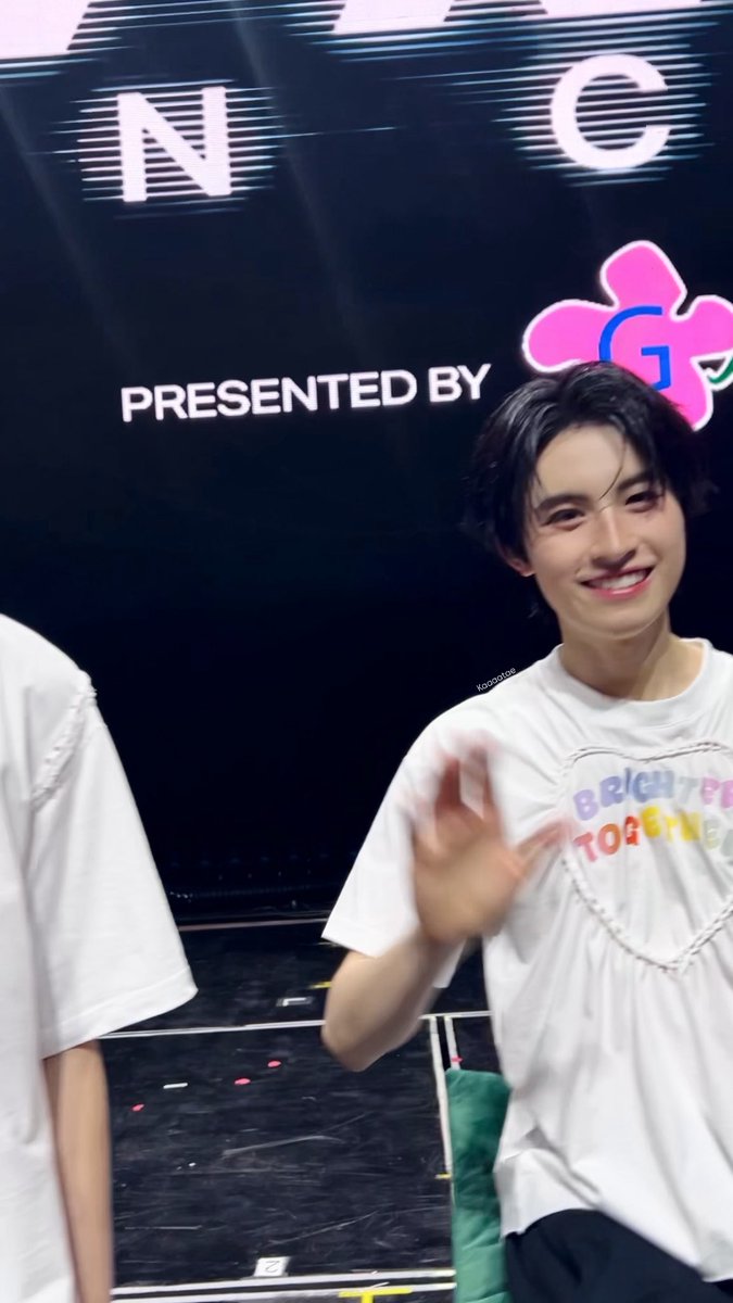 kaaaatae's tweet photo. 🐱เดินถึงเอเอ พูดว่าจินวุค คือไงนะะะ 55555555 ค่ดดื้ออ 😆
 #BUS_LIGHTASONE_D2
#AAashirakorn https://t.co/ThoQTKjtaA