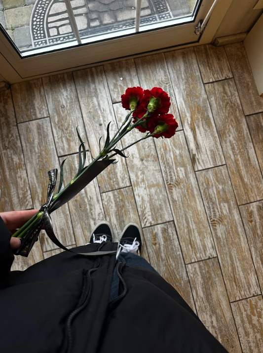 StarrielleAnya's tweet photo. bonus points if you know my favorite flowers https://t.co/cEfXW9t1Ja