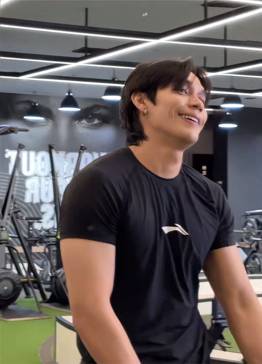 luvbierd's tweet photo. พี่เงินกับลุคออกกำลังกายคือสุดๆอะ🥹  พี่เงินสนใจทำ vlog ออกกำลังกาย 24 ชั่วโมงมั้ยคะ (อยากเปิดไว้ดูตอนกินข้าว) https://t.co/0FM6GdbqTC