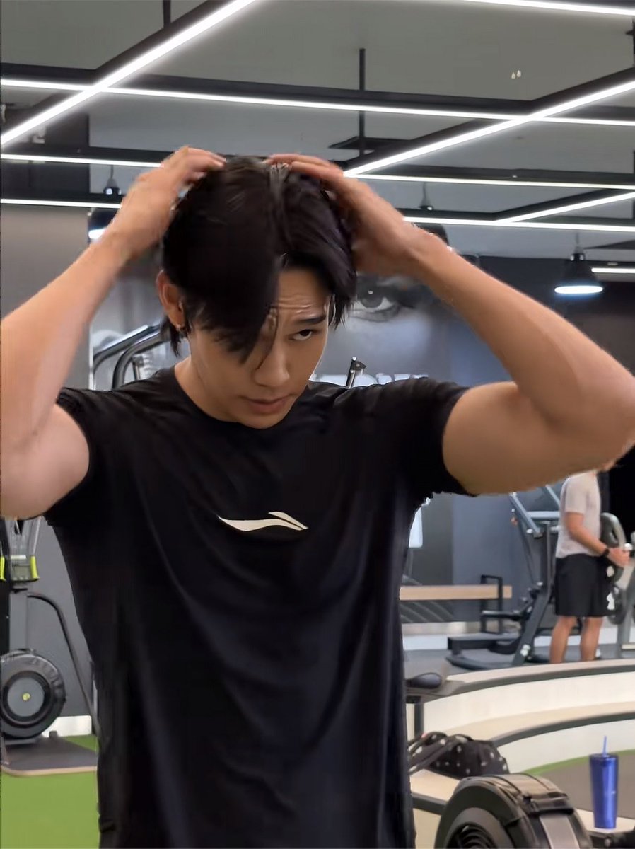 luvbierd's tweet photo. พี่เงินกับลุคออกกำลังกายคือสุดๆอะ🥹  พี่เงินสนใจทำ vlog ออกกำลังกาย 24 ชั่วโมงมั้ยคะ (อยากเปิดไว้ดูตอนกินข้าว) https://t.co/0FM6GdbqTC