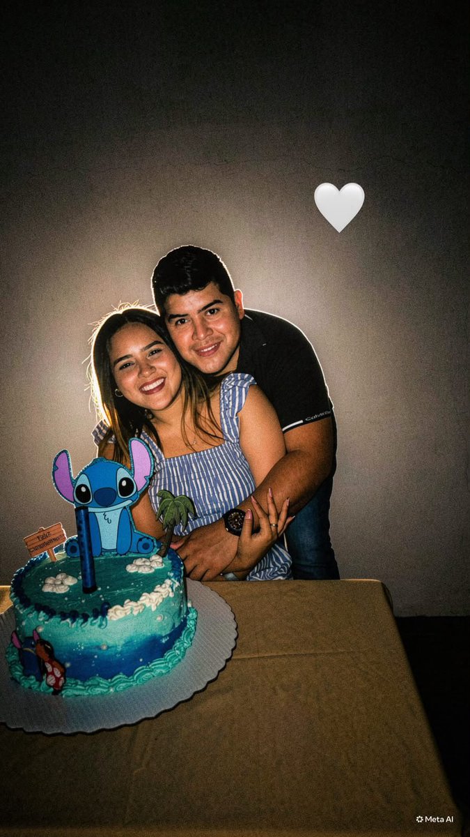 Andres033118's tweet photo. Feliz cumple a la novia más linda😍 https://t.co/BVWyIrxzYP