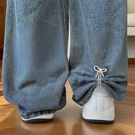 wirteur's tweet photo. Life hack buat yang jeansnya sering kepanjangan, tinggal pakein magnetic pin kaya gini https://t.co/mnyCGh0I1p