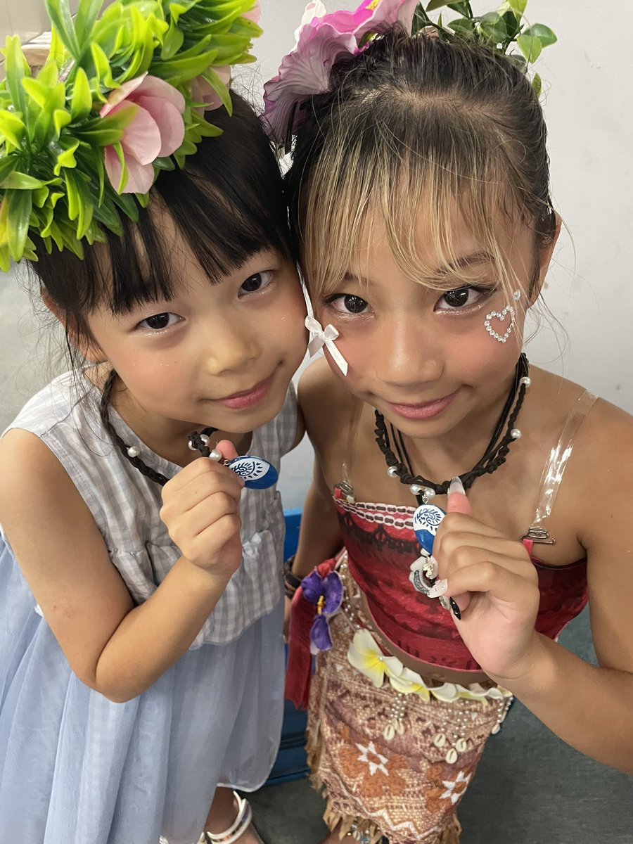 maa_chan_0501's tweet photo. 大好きなあいんちゃん、りせちゃん、あかりちゃん！！♡
楽屋の名前を見てまあちゃんじゃないかと気づいてくれて😭
みんなのまあちゃん愛がとんでもなくて可愛がられっぱなし。
みんなに会うと本当にたくさんの優しい気持ちをもらえます。ありがとうございます🥲♡ https://t.co/Wh2V9jkXzX