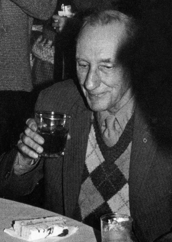 Asiablog_it's tweet photo. Cosa mangia la macchina del denaro? Mangia la giovinezza, la spontaneità, la vita, la bellezza e, soprattutto, la creatività. Mangia la qualità e defeca la quantità.

William Burroughs https://t.co/v2VG9YXkGC