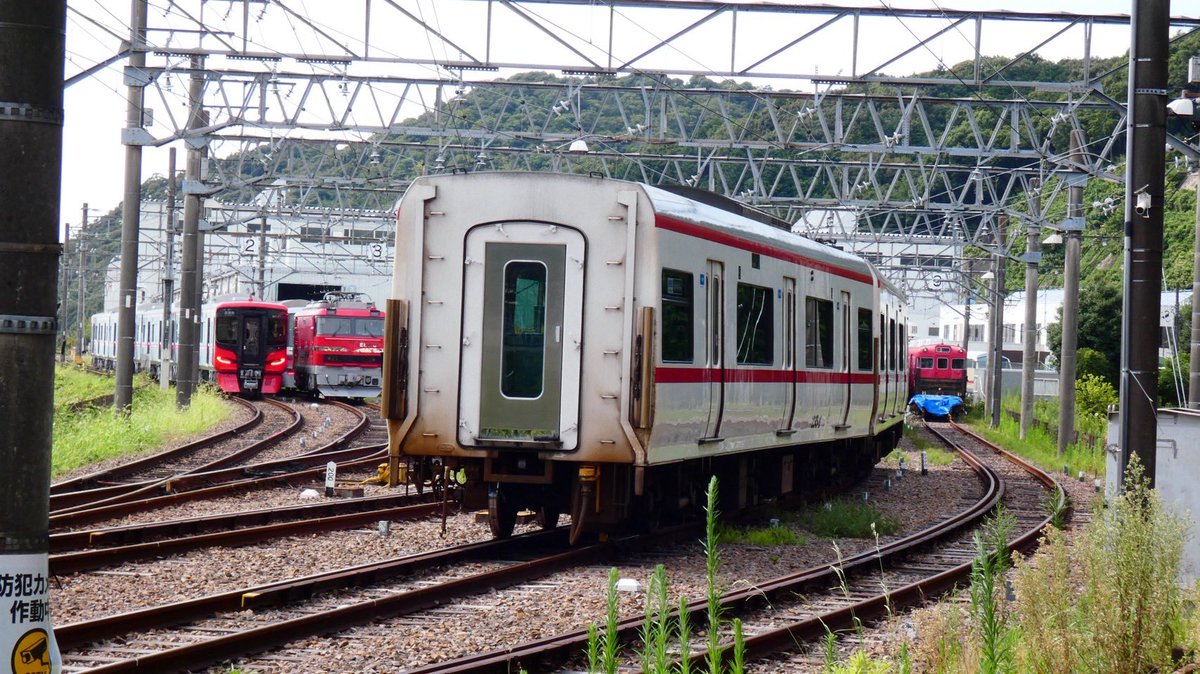 6627nena's tweet photo. 2026/7/27   舞木検査場
1番線9529F 構内試運転
2番線 手前からEL120 121,311F,5000系キ方2両
3番線 不明
4番線 手前からチキ,2200系中間車
5番線3305F
6番線 不明
7番線 9514F
8番線 手前からキ方2204F,ト方2204F,3510F
9番線 手前からトラ73,6001F,デキ303
 #舞木検査場 https://t.co/aUf8pJ5VH9