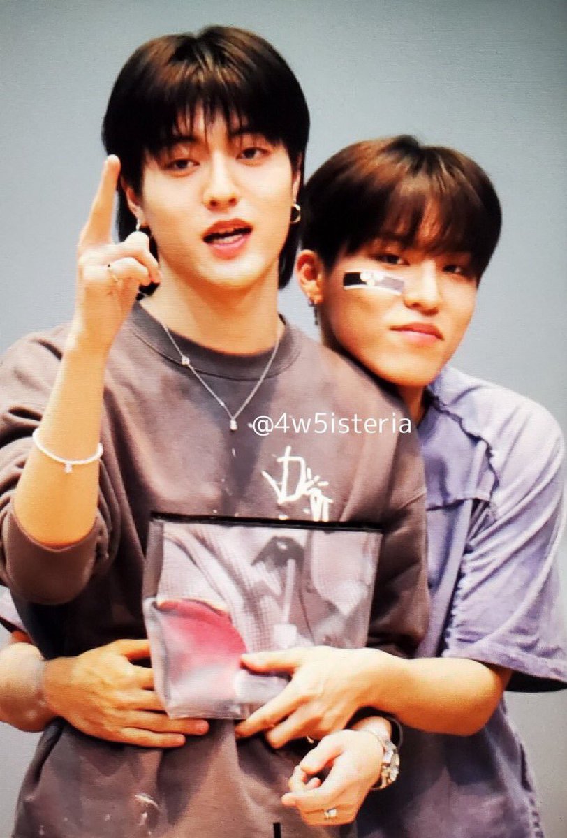 lovinjw0o's tweet photo. kasih paham ru
back hug yg bener tuh gini kan paketu https://t.co/98Dbo2HYjY
