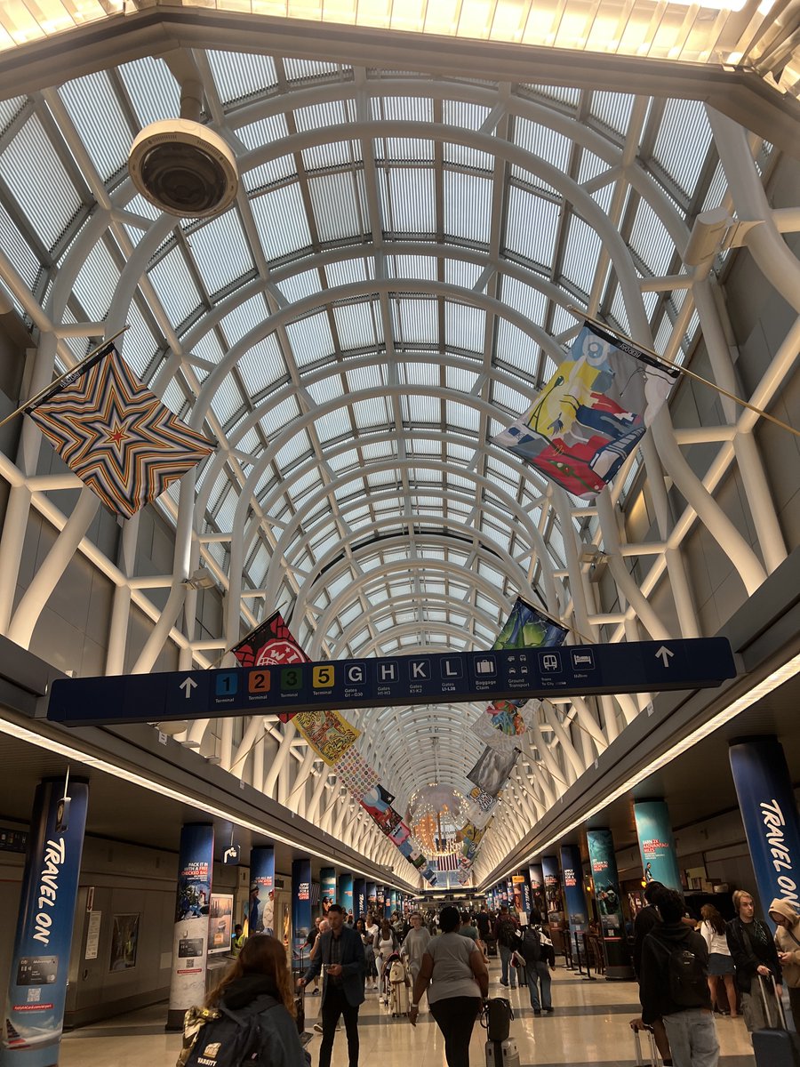 harabich's tweet photo. シカゴ・オヘア空港で4時間待ち。
名前にちなんでF4Fが展示されてるそうなんだけど、別ターミナルくさいんだよな。
行きにあれだけトラブって
外に出るのはちょっとなぁ。 https://t.co/q8o35Q9InW